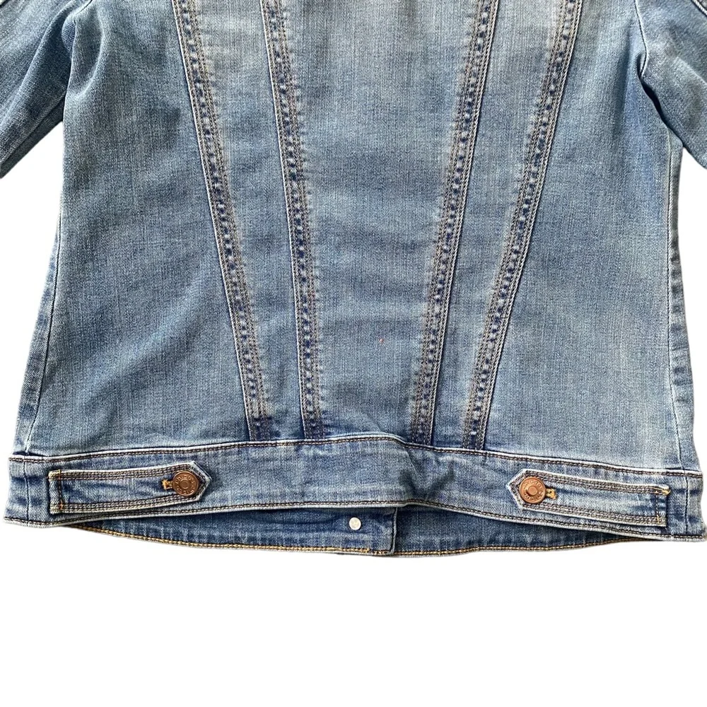 Chico’s Light Wash Jean Jacket Small 4-6